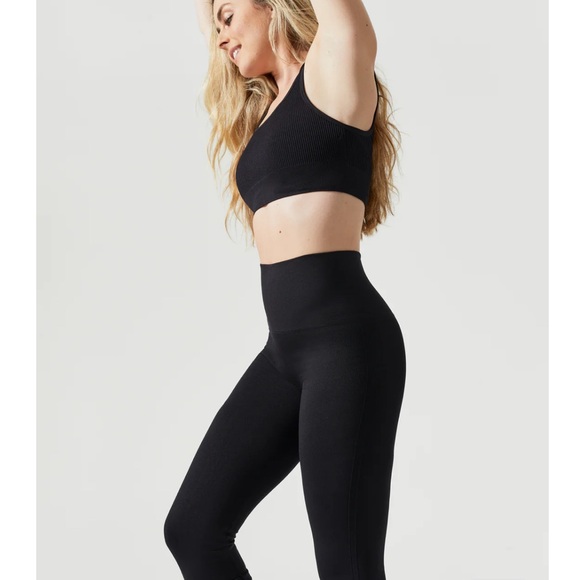 Blanqi Hipster Support Capri Leggings - Picture 3 of 5